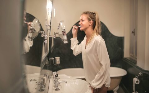 Does Toothpaste Remove Stains Teeth